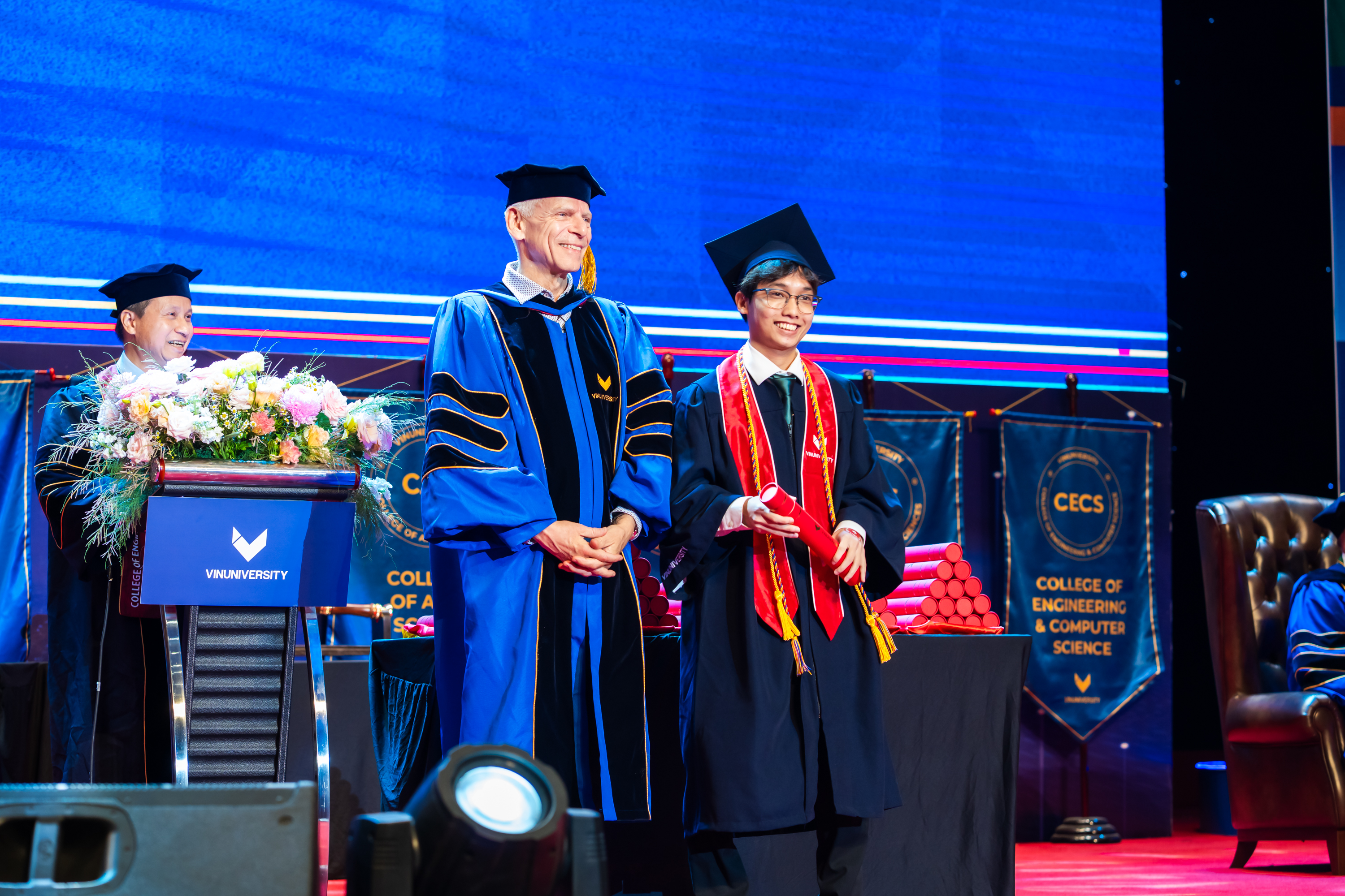 Dang Khoa standing on stage at the VinUni Class of 2025 graduation ceremony